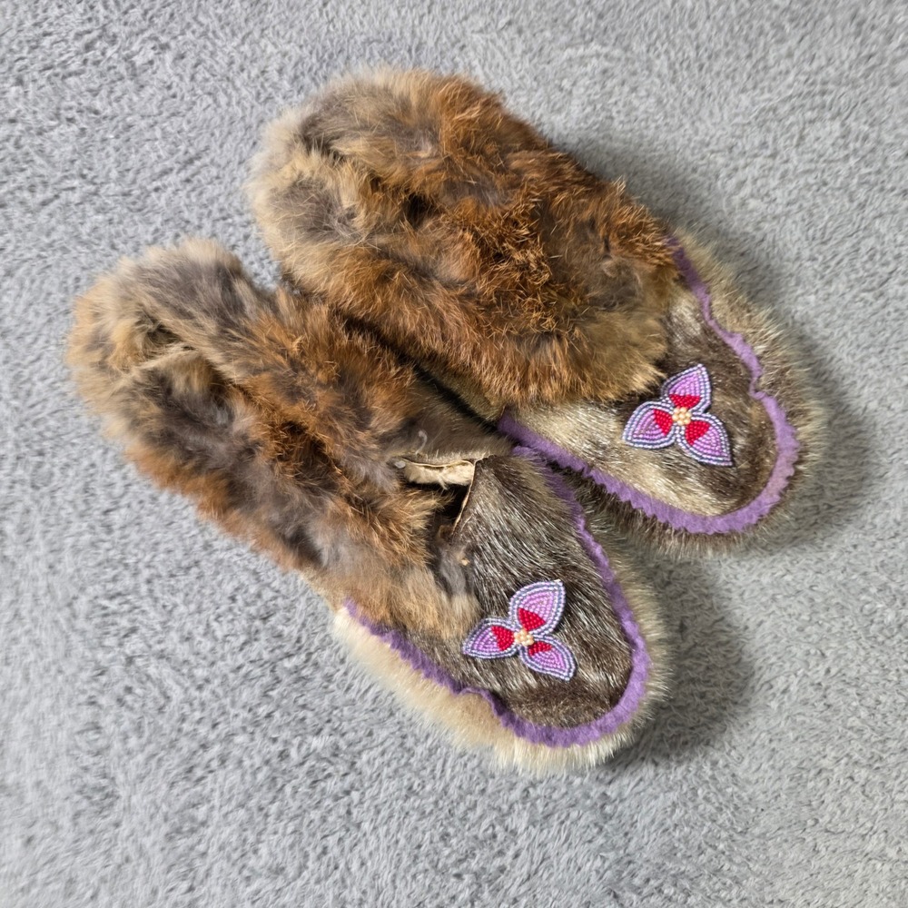 Handmade Womens Small Mukluk Moccasin Slippers Brown Purple Beaded Floral Fur